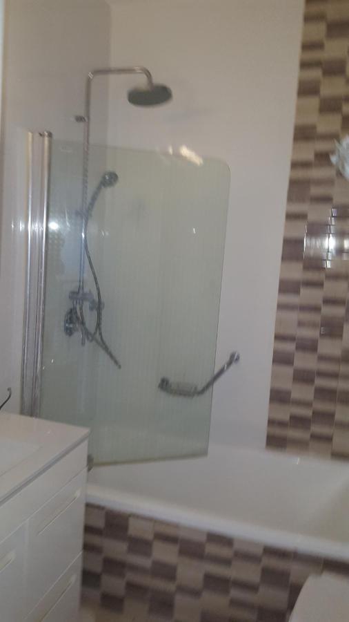 Room Near Sheba Medical Center, And Bar Ilan, And Tlv Airport Qiryat Ono Eksteriør bilde